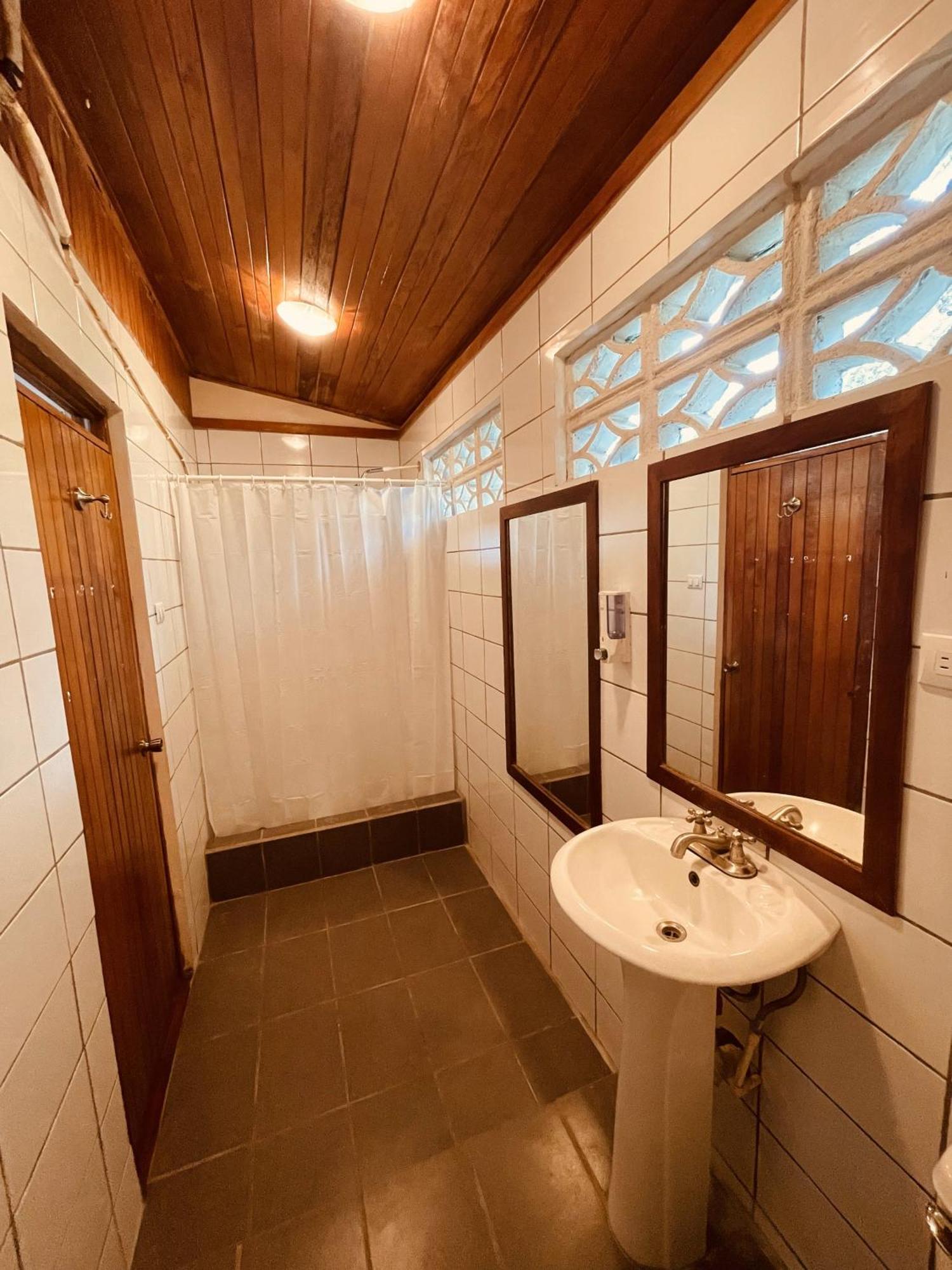 El Clan Hostel Puerto Viejo de Talamanca Eksteriør billede